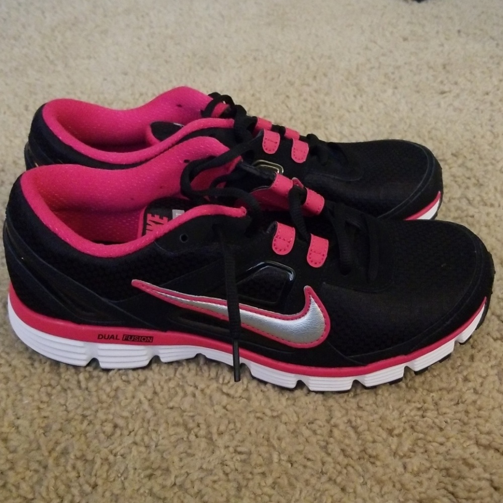 *New* Nike Dual Fusion ST running shoes
